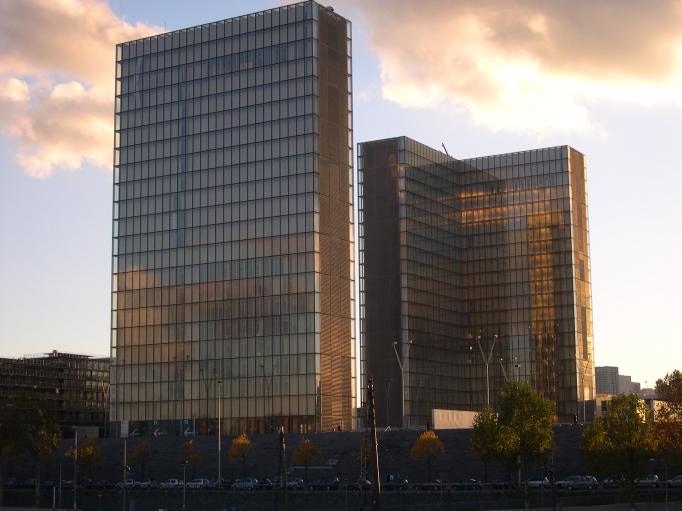  tours en forme de livres ouverts (bibliothèque F. Mitterrand)